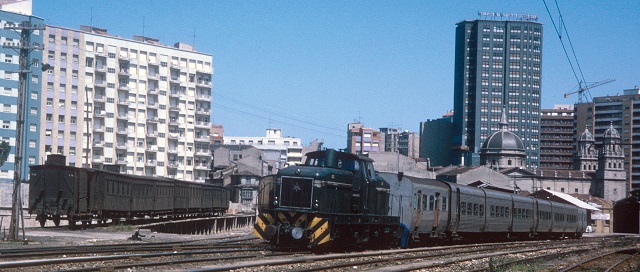 tren dentro del museo del ferrocarril