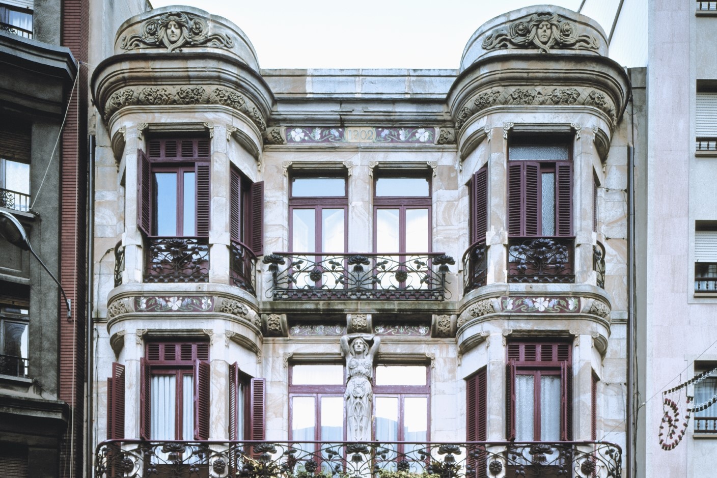 Edificio modernista cabrales 43