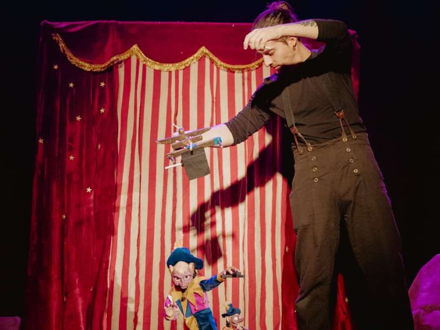 Arte en la Calle. Begoña. ZORRO GALLEGO. El Espectáculo de los Fenómenos Ambulantes. Marionetas