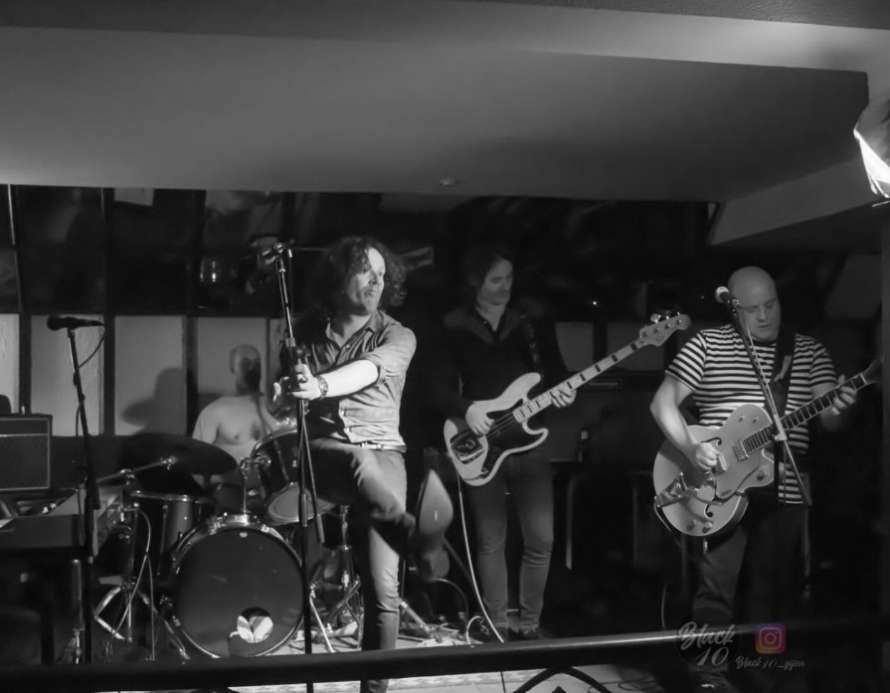 Arte en la Calle. Begoña. SUPERSIDERS. (Garage Rock)